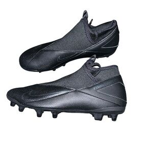 Nike Phantom VSN Soccer Cleats